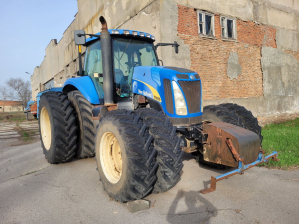 Трактор NEW HOLLAND T8050