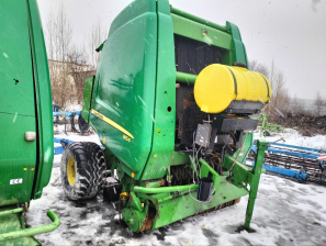 Рулонный пресс-подборщик John Deere 864