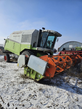 Зерноуборочный комбайн  CLAAS Mega 350