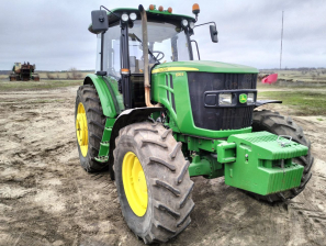 трактор John Deere 6135B