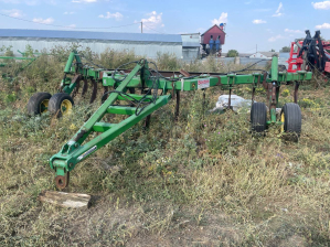  Прицепной Чизельный плуг  John Deere 915 V