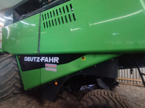 Комбайн зерноуборочный  DEUTZ-FAHR 6090