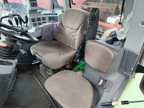 Трактор Claas Axion 850  фото 5