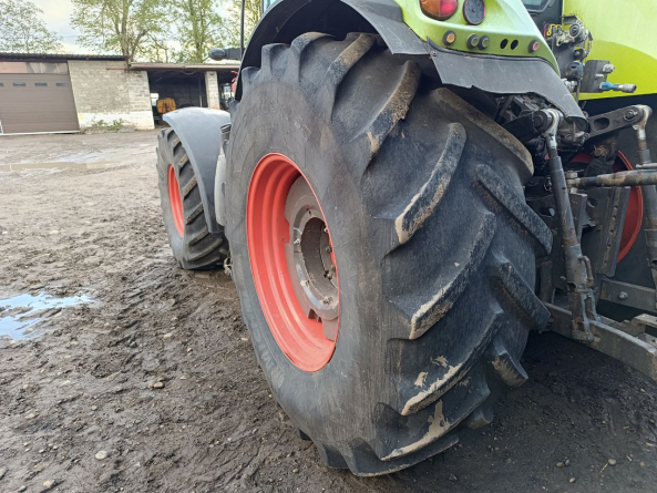 Трактор Claas Axion 850  фото 4