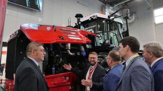 Ростсельмаш представил сельхозтехнику с двигателями КАМАЗ